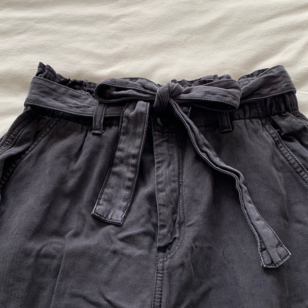 🌻 American Eagle | Washedout black cargo jogger with waist tie